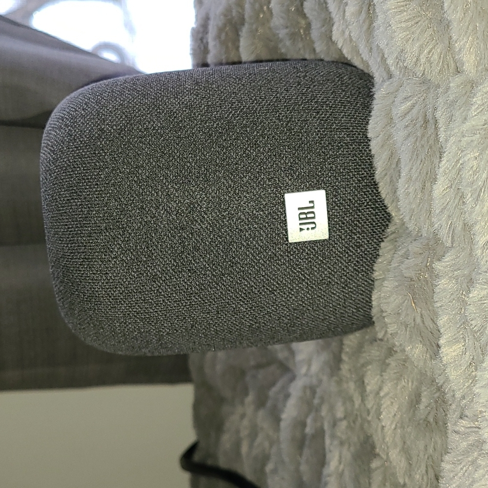 Jbl bluetooth speaker with built-in Google assistance